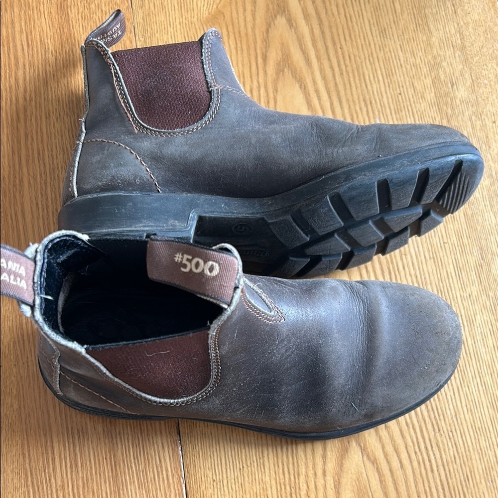 Size 5 AU, 7 US #500 blundstone